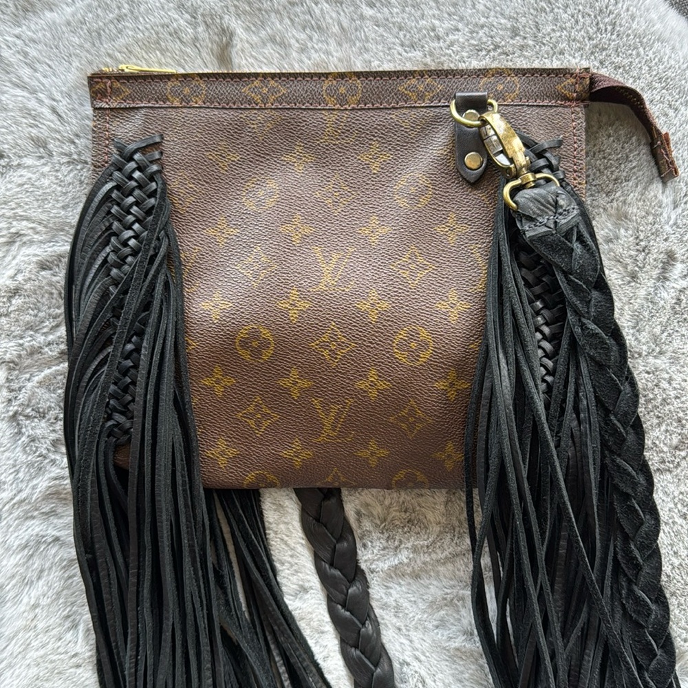 Vintage Boho Bags Brown Louis Vuitton Black Fringe Crossbody Bag NEW - Picture 4 of 8